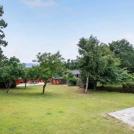 3 Bedroom Cozy In Prázdninový dům *